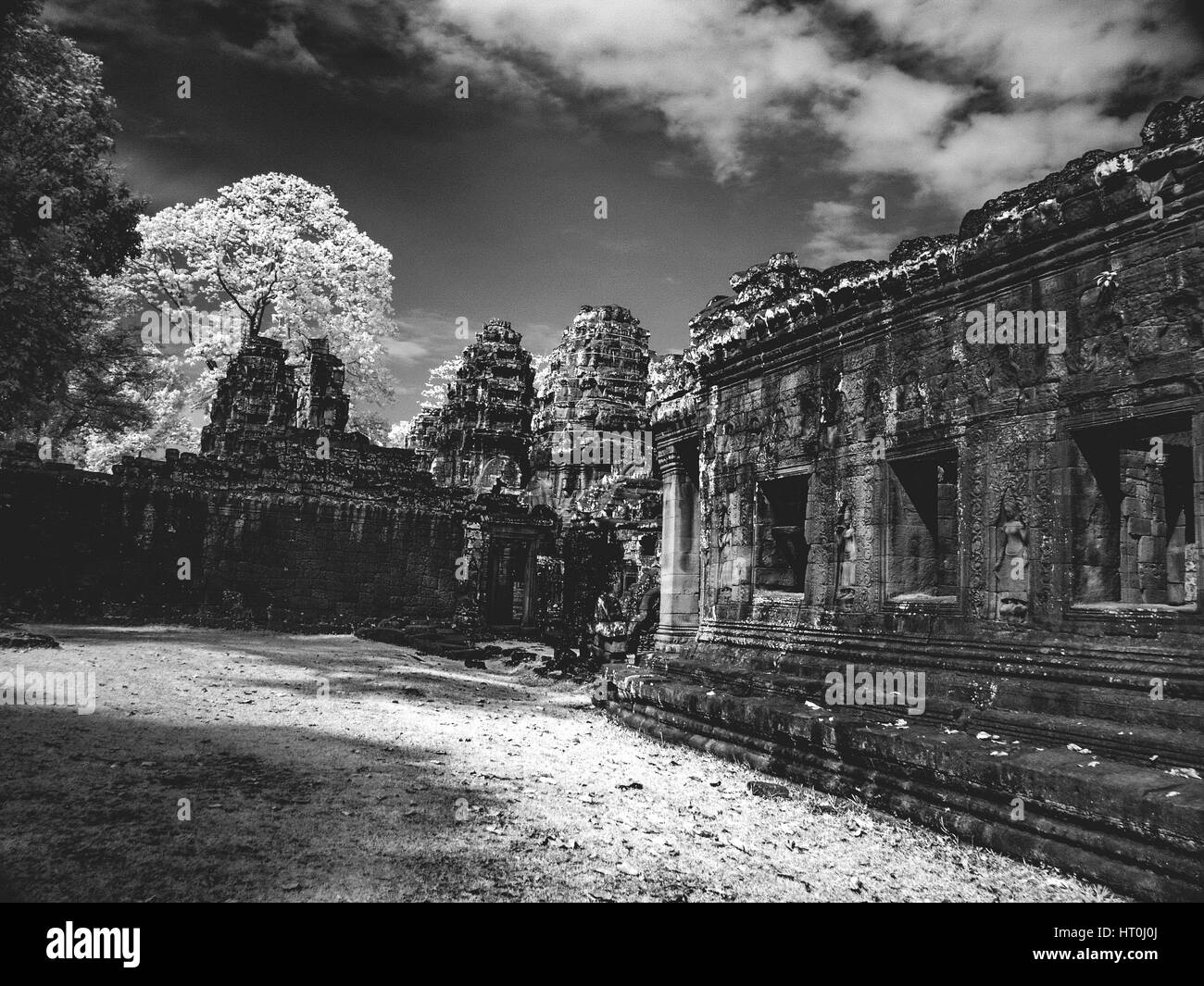 Infrarot-Bild der Khmer-Architektur in Angkor Wat, Kambodscha Stockfoto