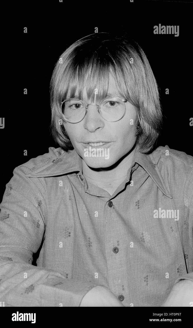 John Denver, Shepherds Bush, London, 1974. Künstler: Brian O'Connor. Stockfoto