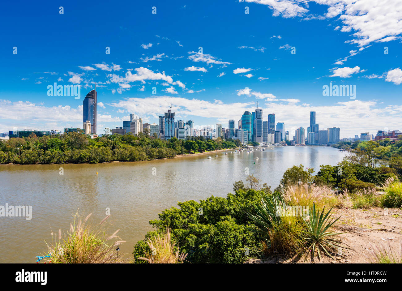Blick auf die Skyline von Brisbane und Brisbane River tagsüber Stockfoto