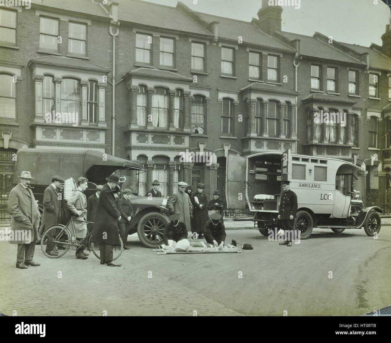 Verkehrsunfall, Calabria Road, Islington, London, 1925. Künstler: unbekannt. Stockfoto