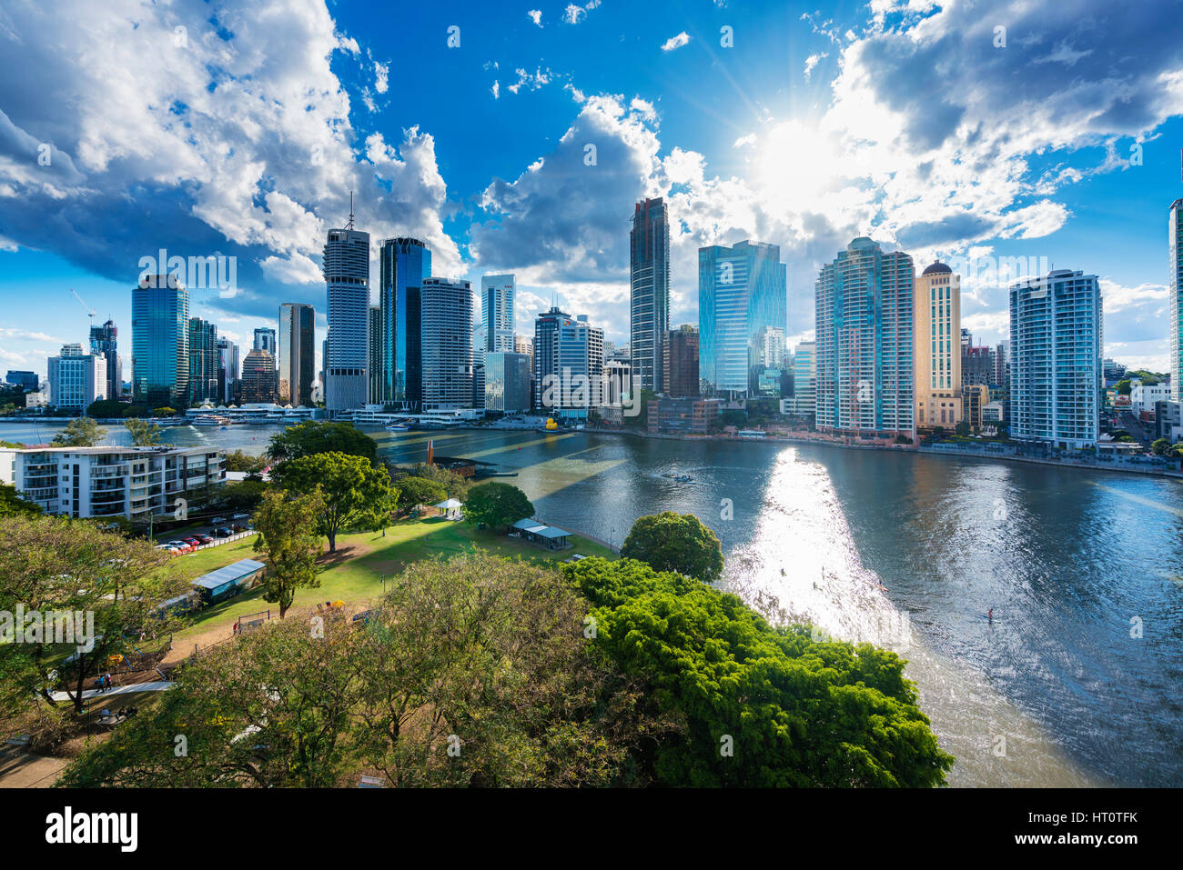 Brisbane, Australien - 25. September 2016: Ansicht von Brisbane Skyline und Brisbane River am späten Nachmittag Stockfoto