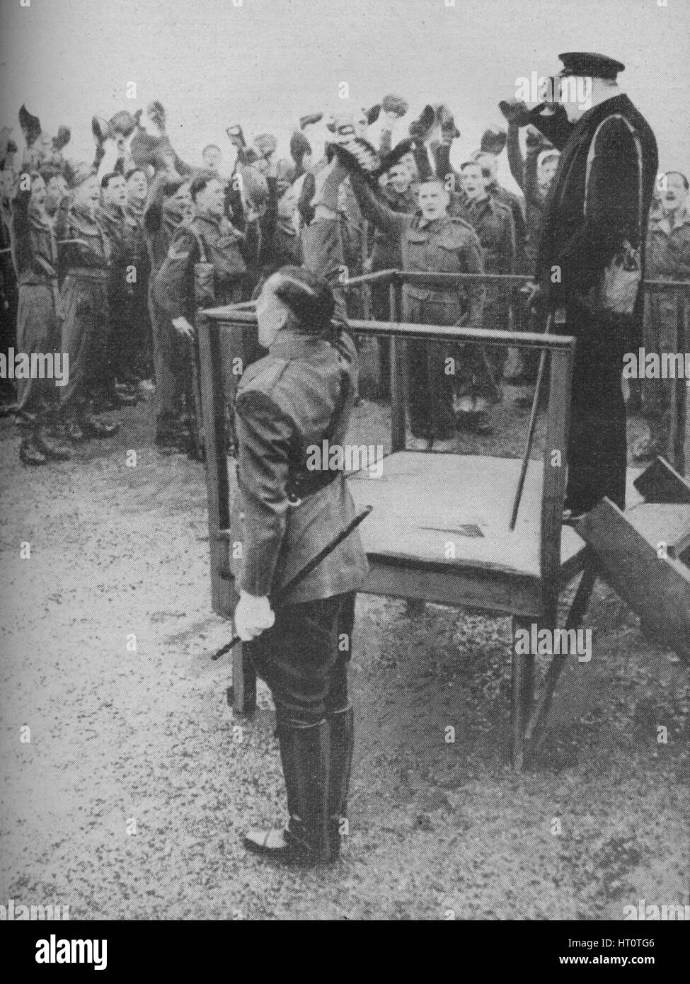 "Die neuen Männer seines alten Regiments gefeiert", 1941.  Künstler: unbekannt. Stockfoto