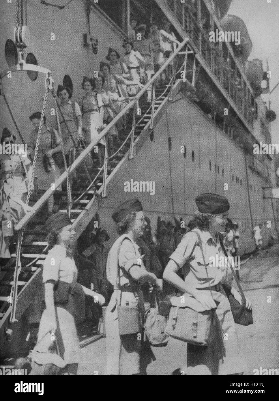 "An Land kommen in Singapur", 1945. Künstler: unbekannt. Stockfoto