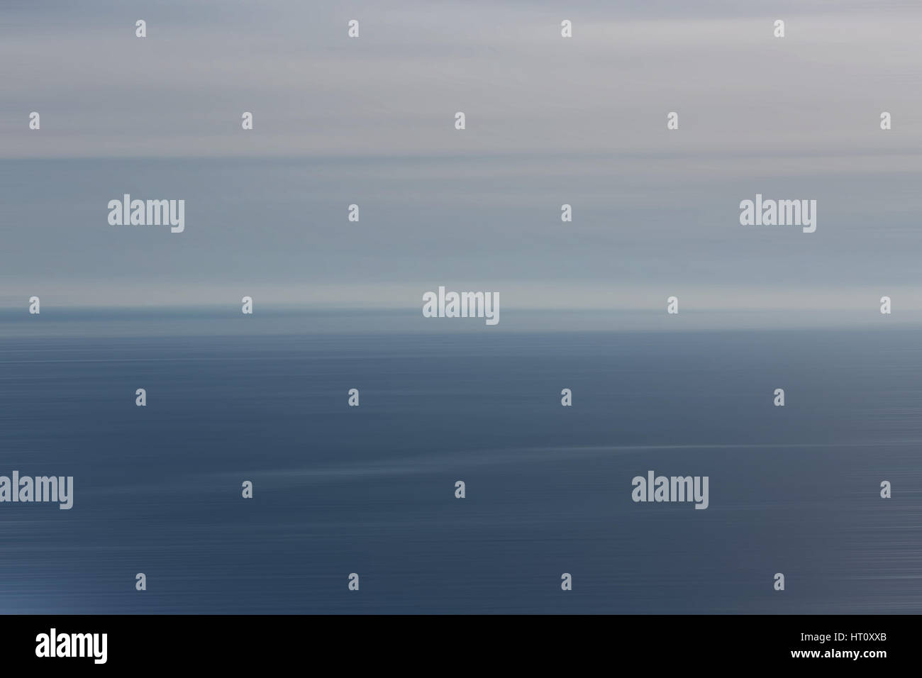 Blaue und weiße horizontale Bewegungsunschärfe Textur für Hintergrund Stockfoto