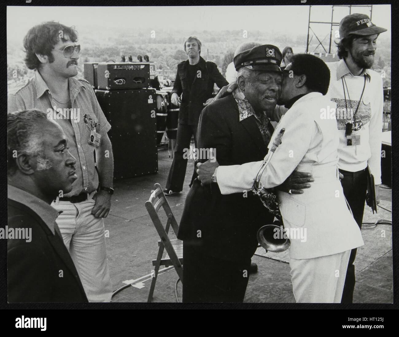 Count Basie und Illinois Jacquet treffen sich auf der Bühne auf dem Capital Radio Jazz Festival, London, 1979. Künstler: Denis Williams Stockfoto