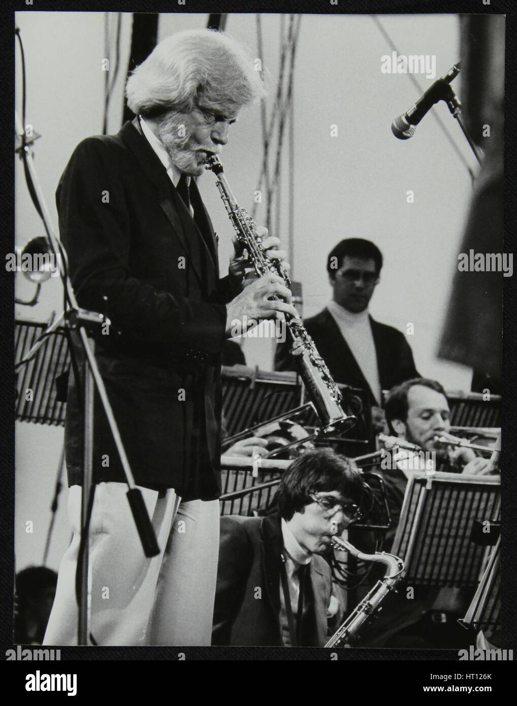 Gerry Mulligan spielen bei der Capital Radio Jazz Festival, Knebworth, Hertfordshire, Juli 1982. Künstler: Denis Williams Stockfoto