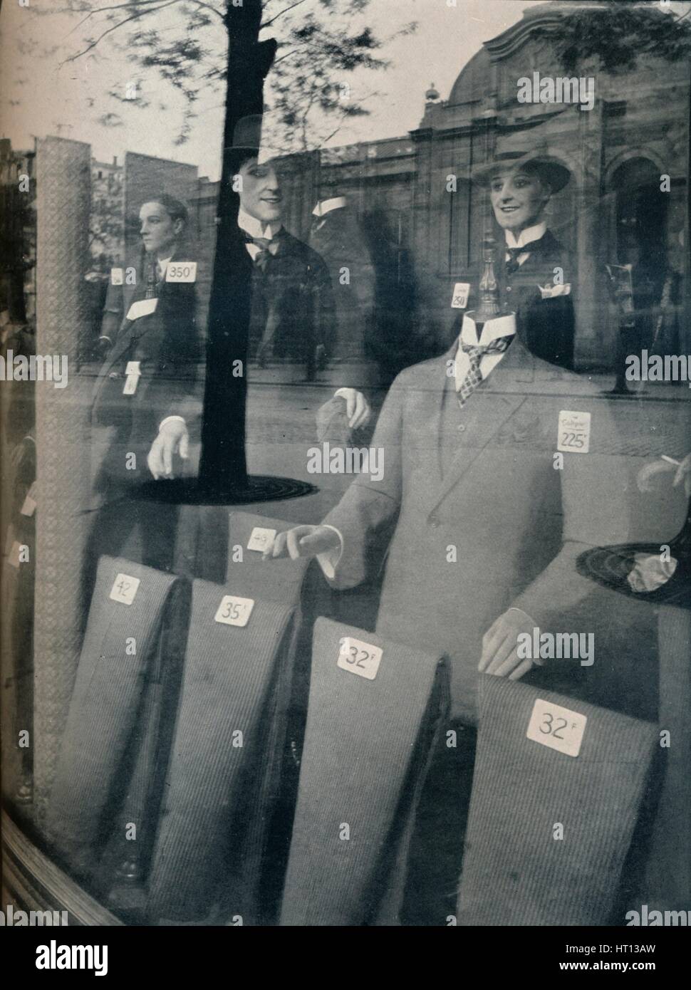 Ladenfront, 1926, (1929). Künstler: Eugène Atget Stockfoto
