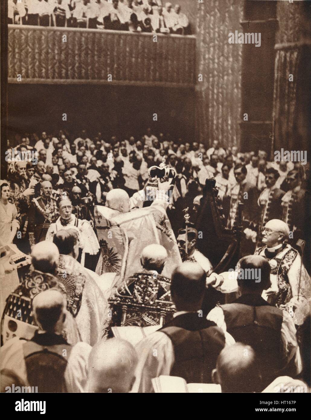 "George VI ist gekrönt mit St. Edwards Crown am Tag seiner Krönung", 1937. Künstler: unbekannt. Stockfoto