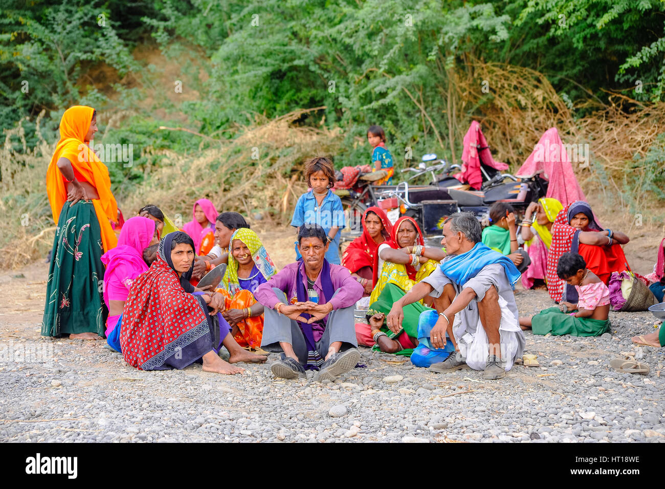 Eine Gruppe von Rajasthani Menschen aus der Bhil Stamm Stockfoto