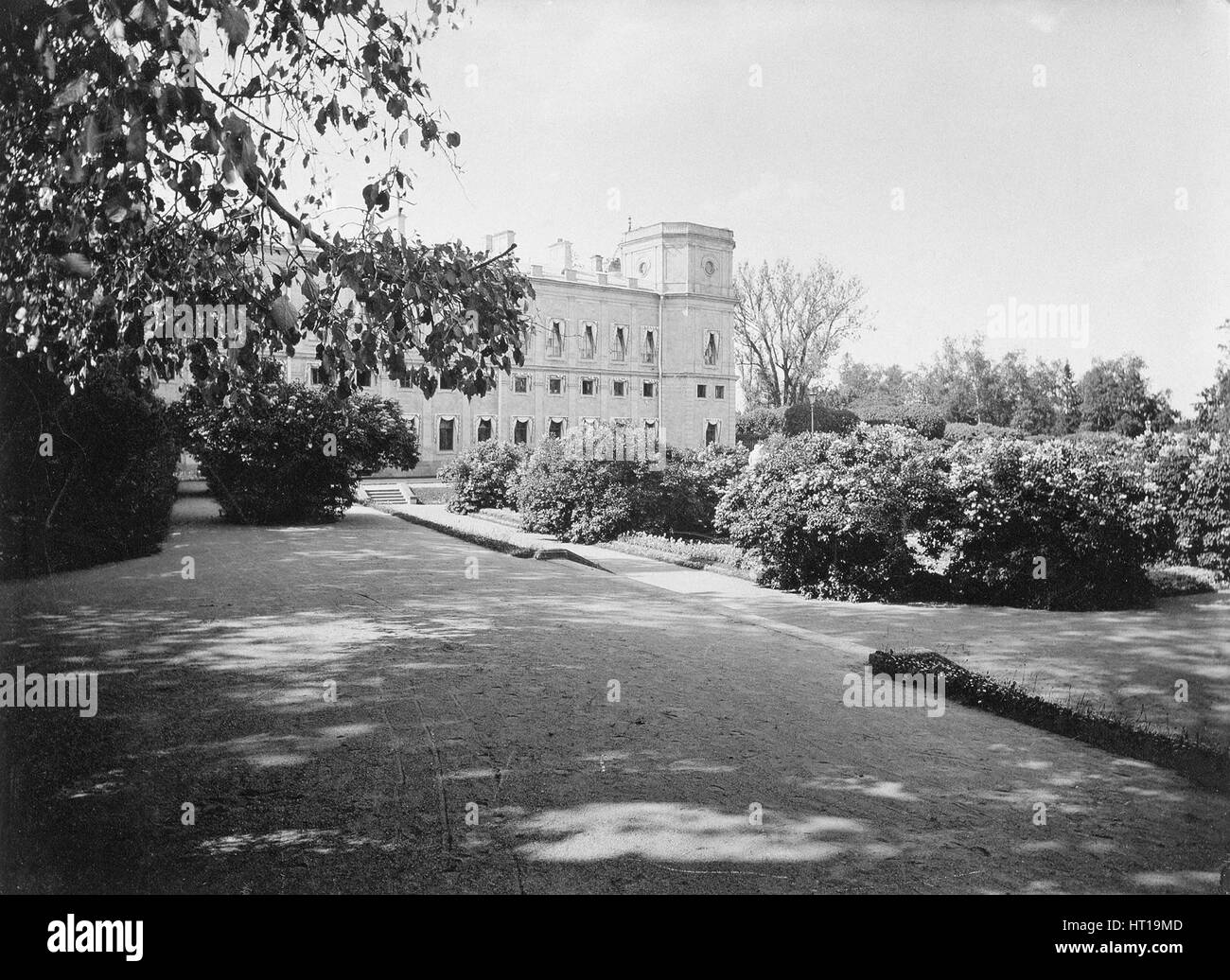 Garten durch das Arsenal Quadrat des Gattschina-Palast, der 1890er Jahre. Künstler: anonym Stockfoto