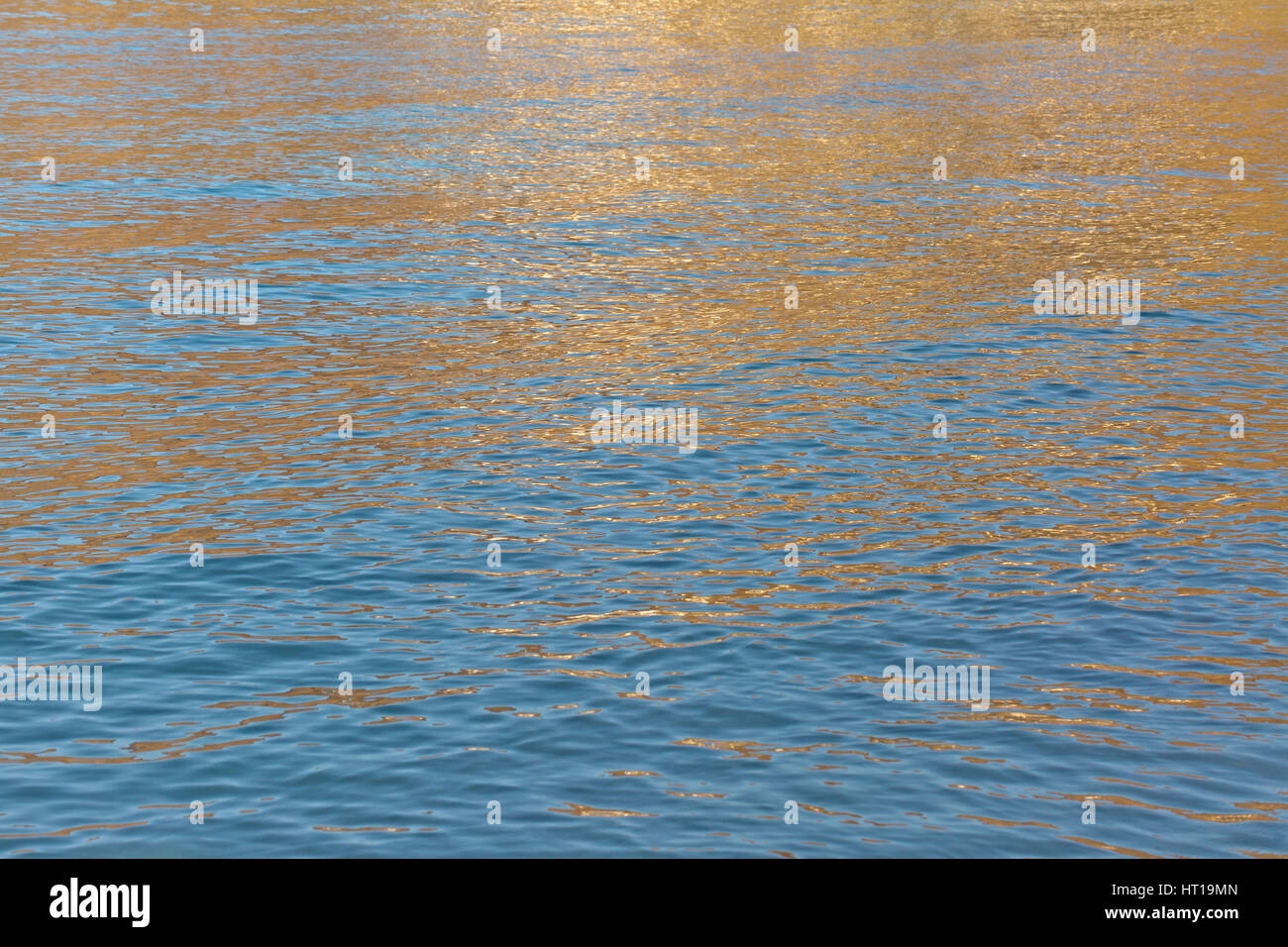 Abstrakte Sonnenuntergang Wellen im Ozean Stockfoto