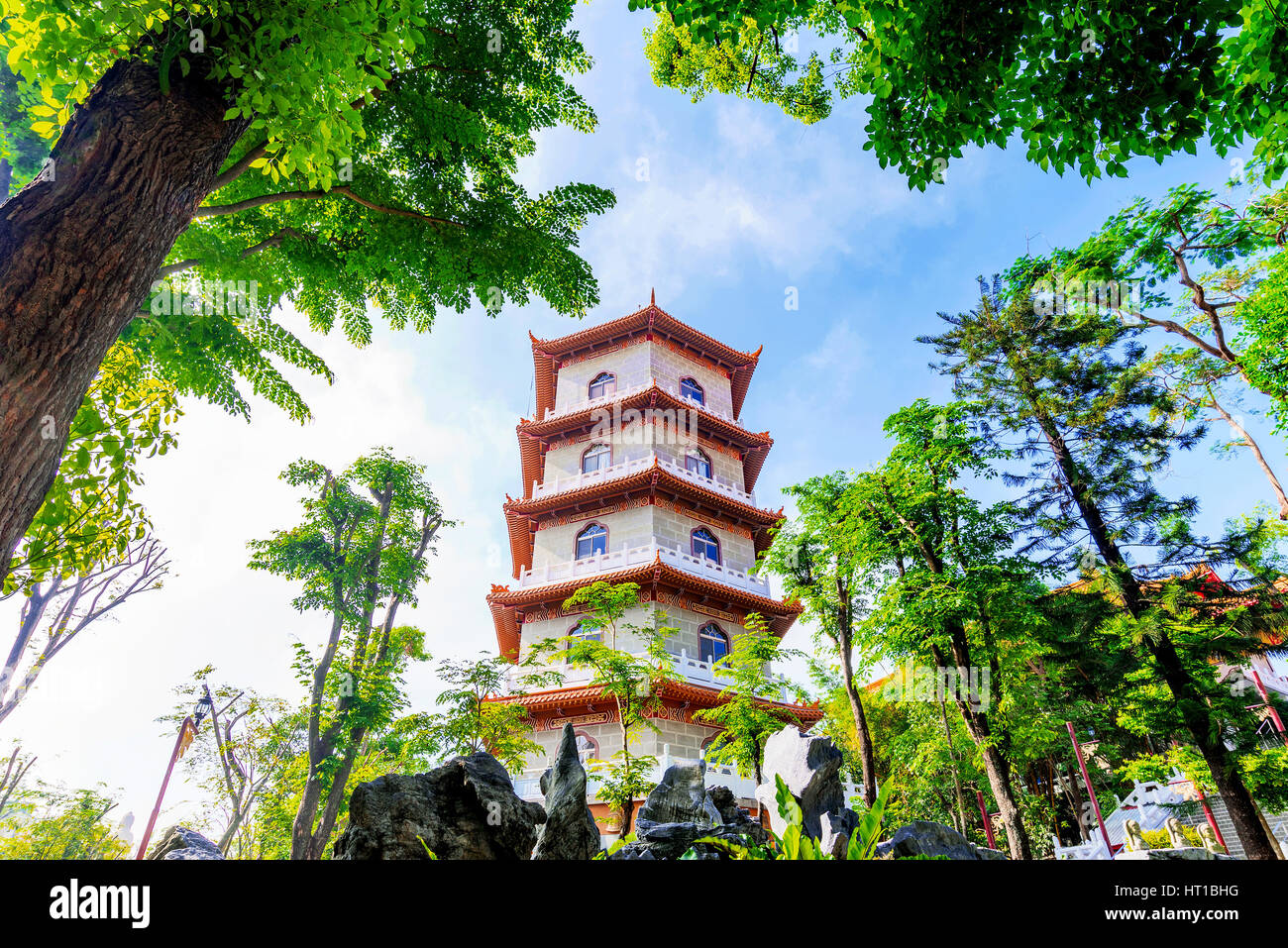 Chinesischen buddhistischen Architektur mit der Natur Stockfoto