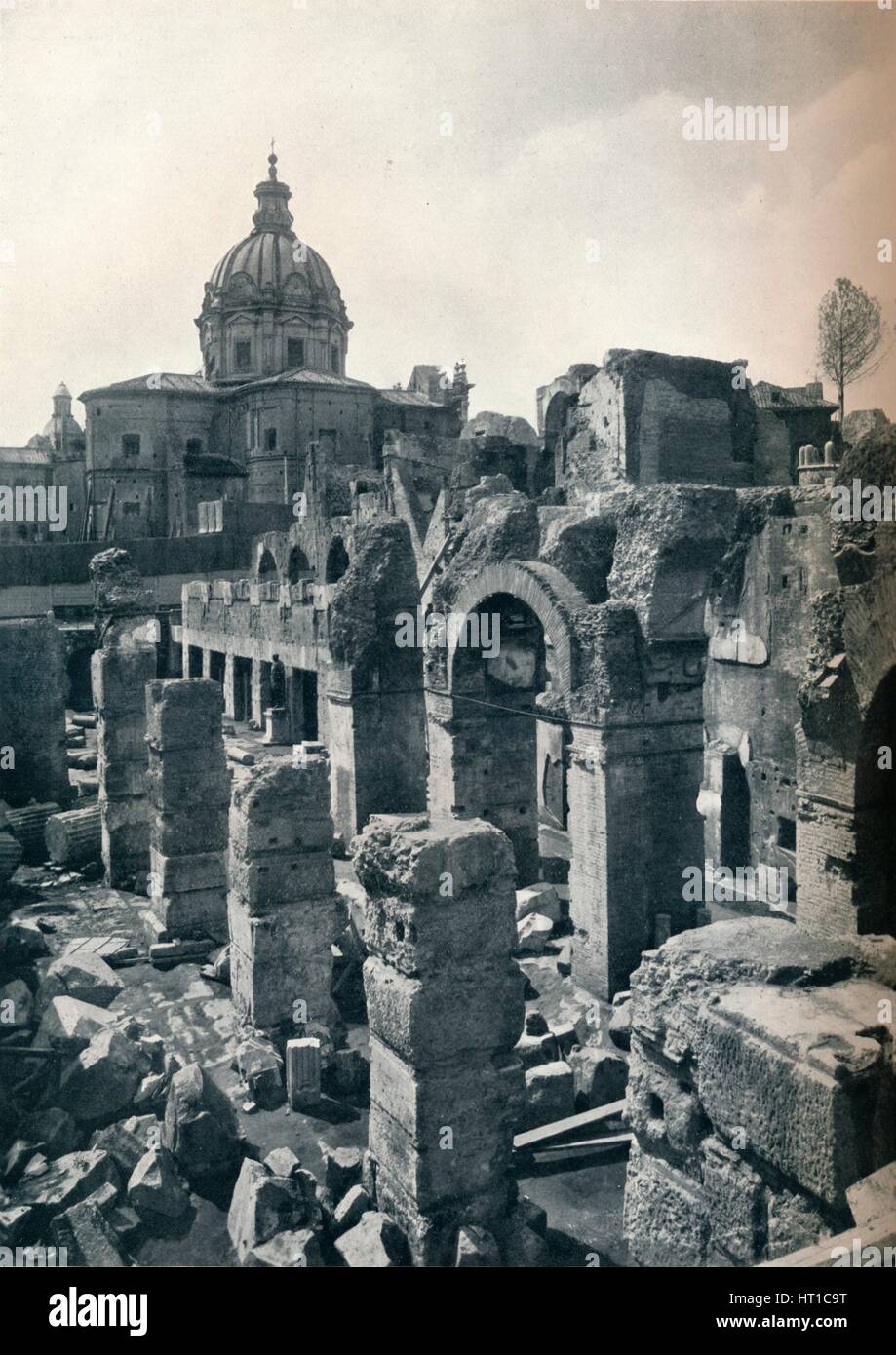 Ausgrabungen des Forum von Julius Caesar in Rom, c1932. Künstler: unbekannt. Stockfoto