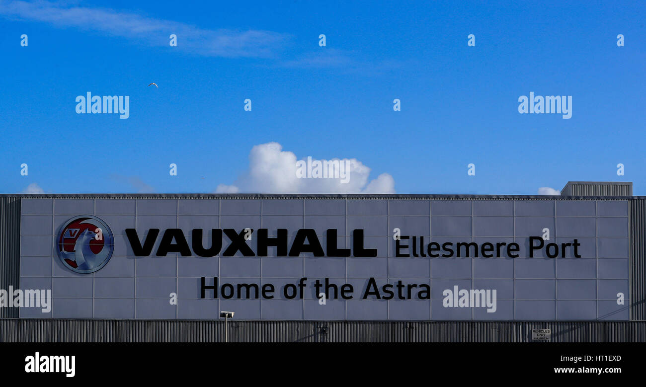 Eine allgemeine Ansicht über das Vauxhall-Werk in Ellesmere Port, Cheshire, nachdem der französische Automobilgigant PSA Group die europäischen Geschäfte von General Motors, einschließlich Vauxhall im Vereinigten Königreich, für £1.9 Milliarden kaufen wird. Stockfoto