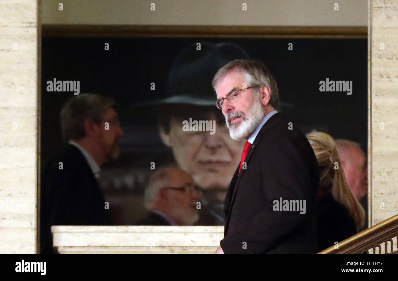 Sinn Féin Gerry Adams in Stormont als Partei-Chefs treffen sich Nordirland Sekretärin James Brokenshire später zu Vorgesprächen auf der Suche nach eine Möglichkeit, Dezentralisierung wiederherzustellen. Stockfoto