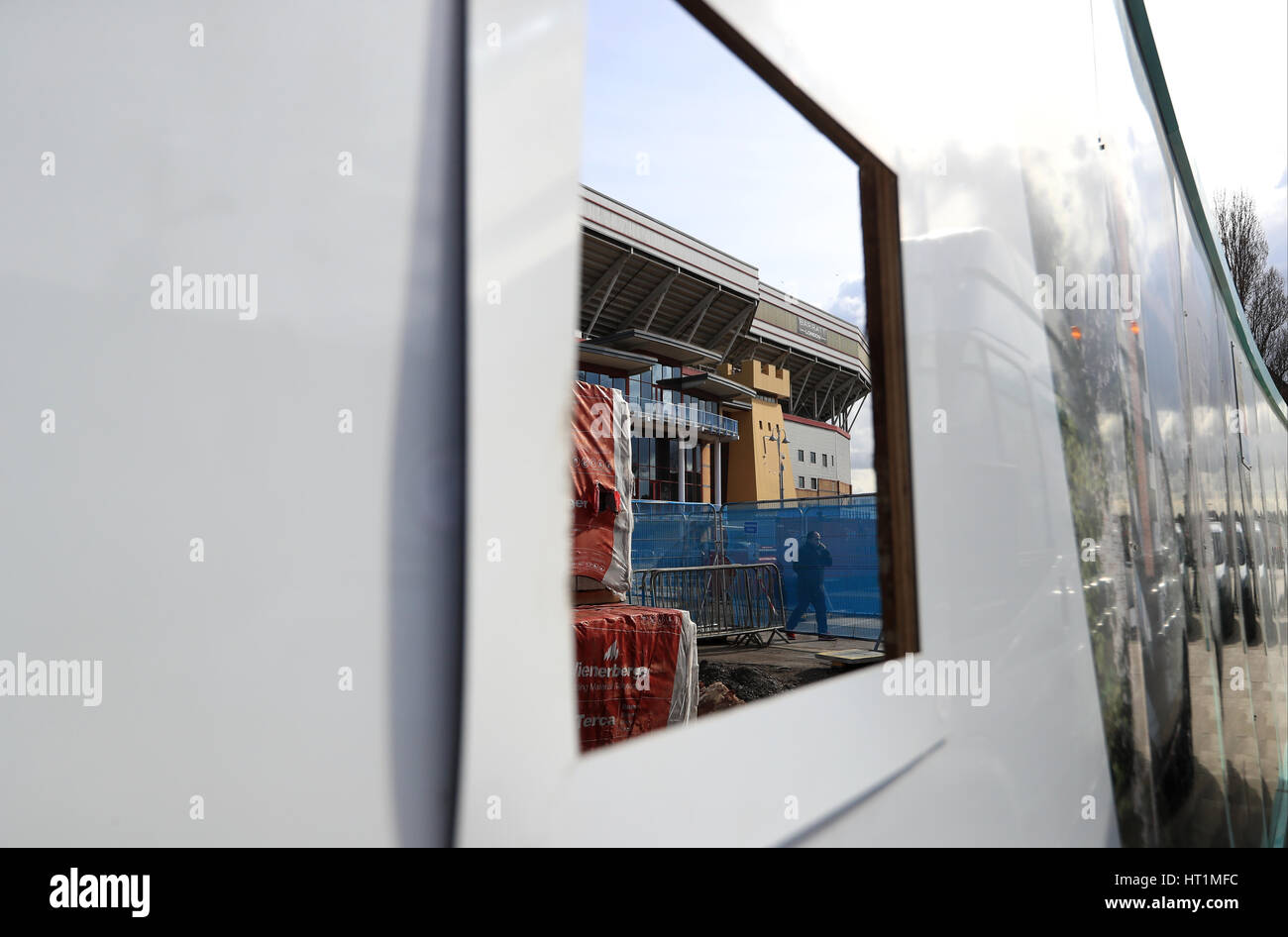 Der Abriss am Boleyn-Boden geht weiter, da West Hams altes Stadion zu einer Wohnanlage umbaut wird. DRÜCKEN SIE VERBANDSFOTO. Bilddatum: Montag, 6. März 2017. Siehe PA Geschichte Fußball West Ham. Bildnachweis sollte lauten: Tim Goode/PA Wire Stockfoto