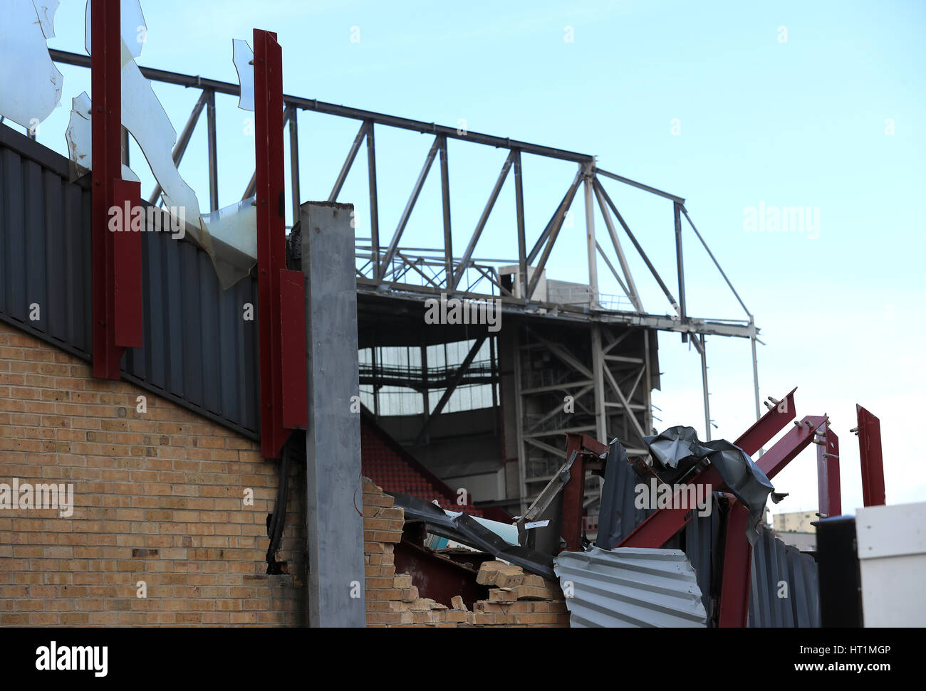 Abriss geht weiter im Boleyn Ground old West Ham-Stadion zu einer Wohnsiedlung saniert ist. Stockfoto