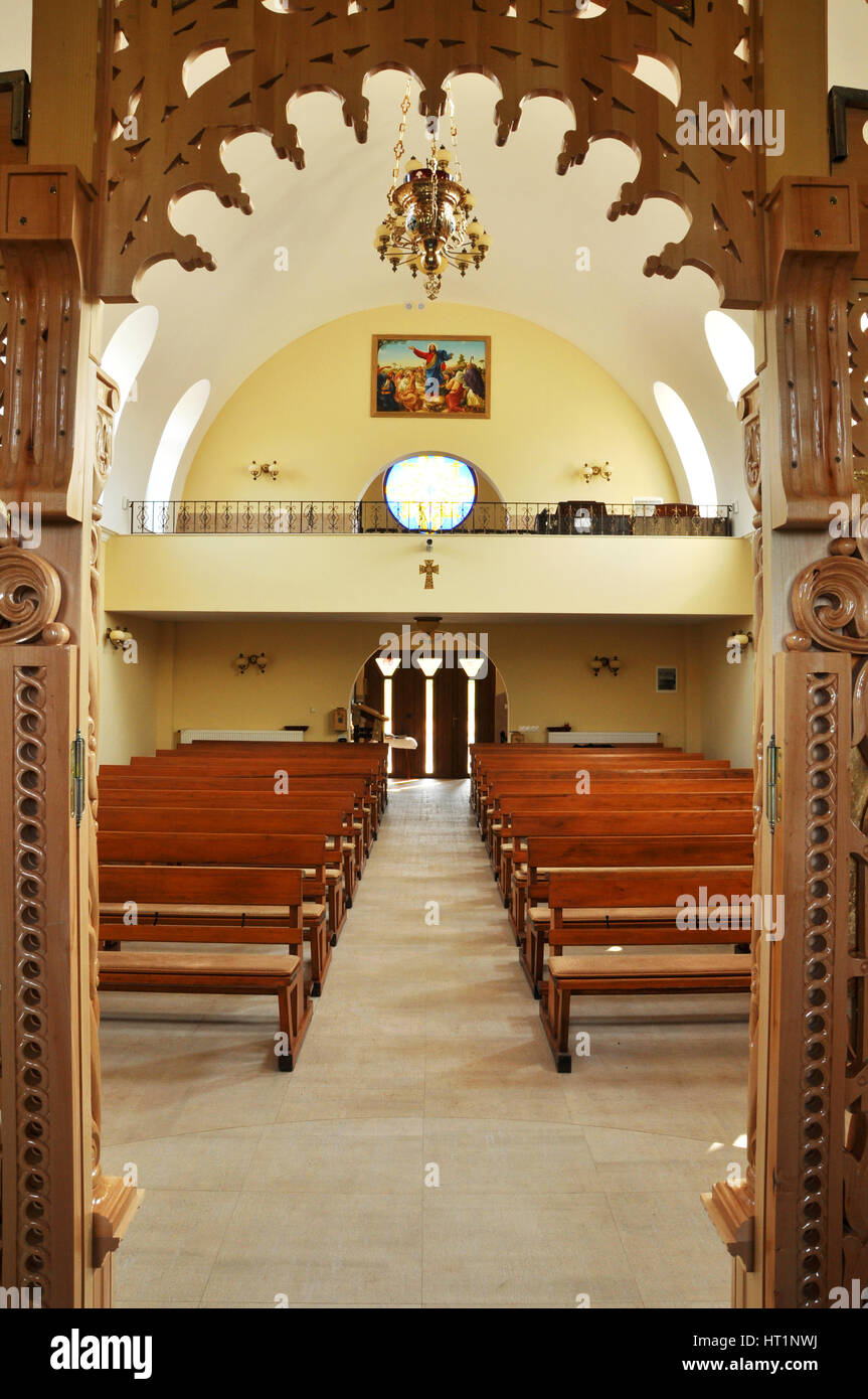 CLUJ - SEPTEMBER 14: Das Innere der neu erbaute griechisch-katholische Kirche. Rumänien hat die höchste Anzahl von Kirchen pro Kopf in Europa. Auf Se Stockfoto