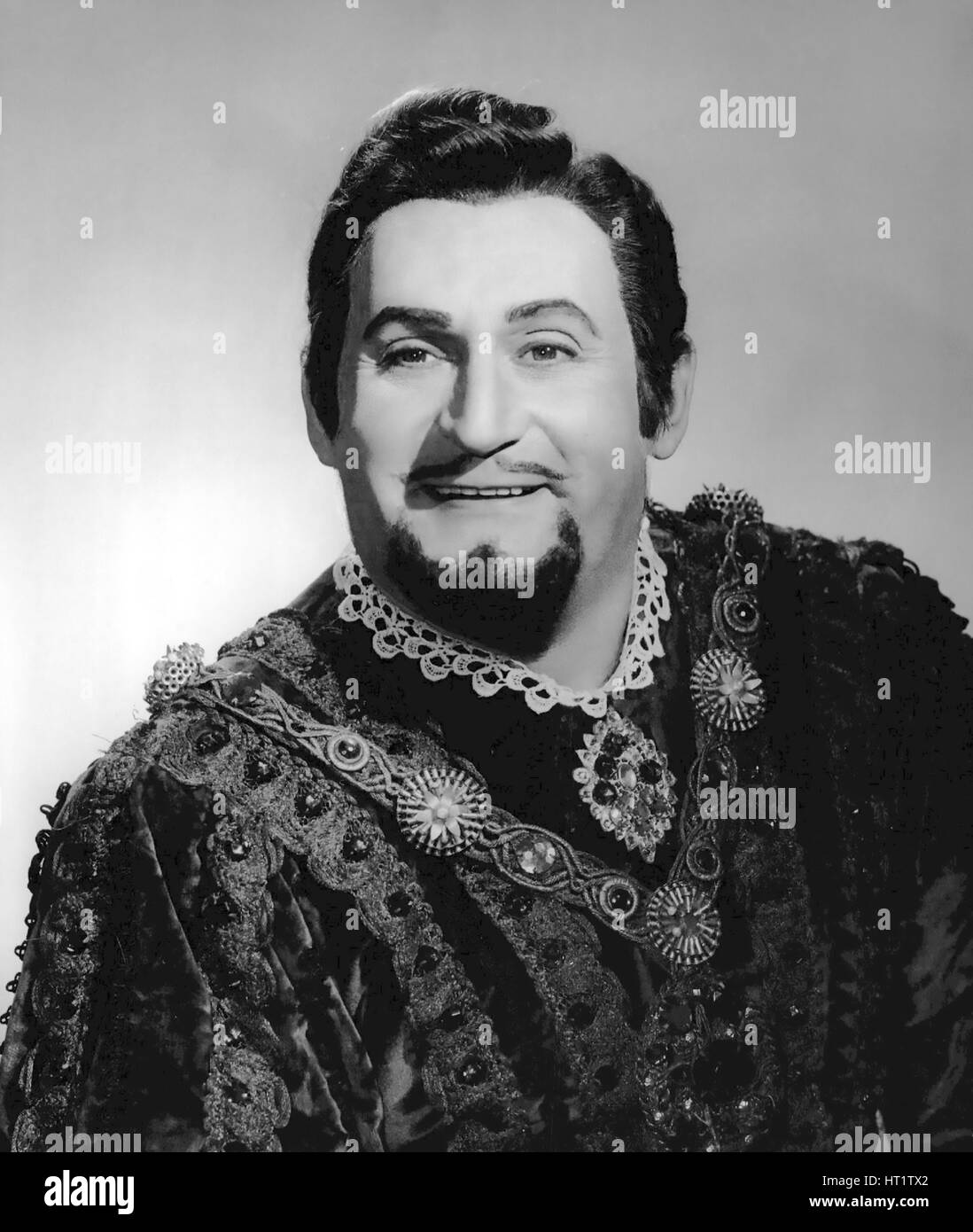 RICHARD TUCKER (1913-1975), US-amerikanischer Opernsänger Tenor als der Herzog in einer 1971 Produktion von Rigoletto an der Metropolitan Opera, New York Stockfoto