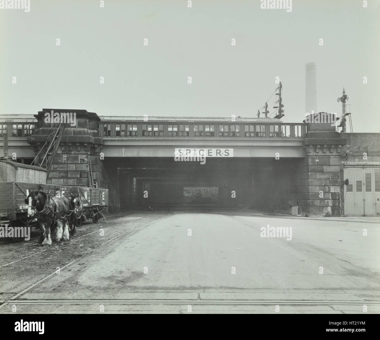 Zug vorbei über die Chelsea Road, London, 1936. Künstler: unbekannt. Stockfoto