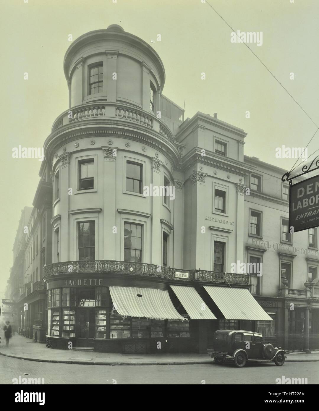 Hachette Buchhandlung an der Ecke King William Street, London, 1930. Künstler: unbekannt. Stockfoto