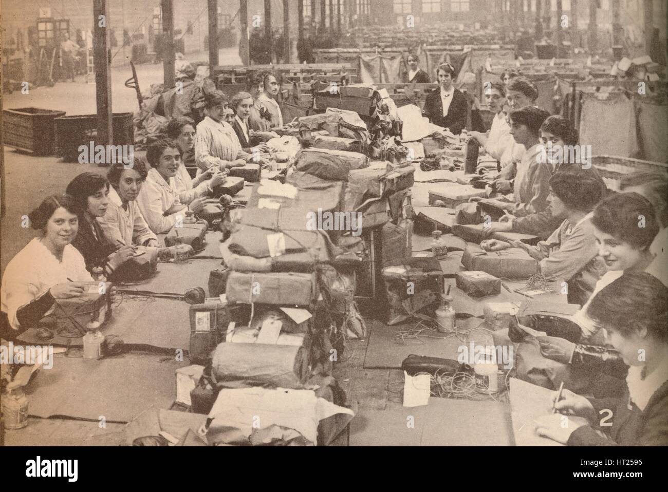 "Flinke Assistenten an das Militär Postamt in London, die riesige Menge von e-Mail Künstler behandelt: unbekannt. Stockfoto "Flinke Assistenten an das Militär Postamt in London, die riesige Menge von e-Mail Künstler behandelt: unbekannt. Stockfoto