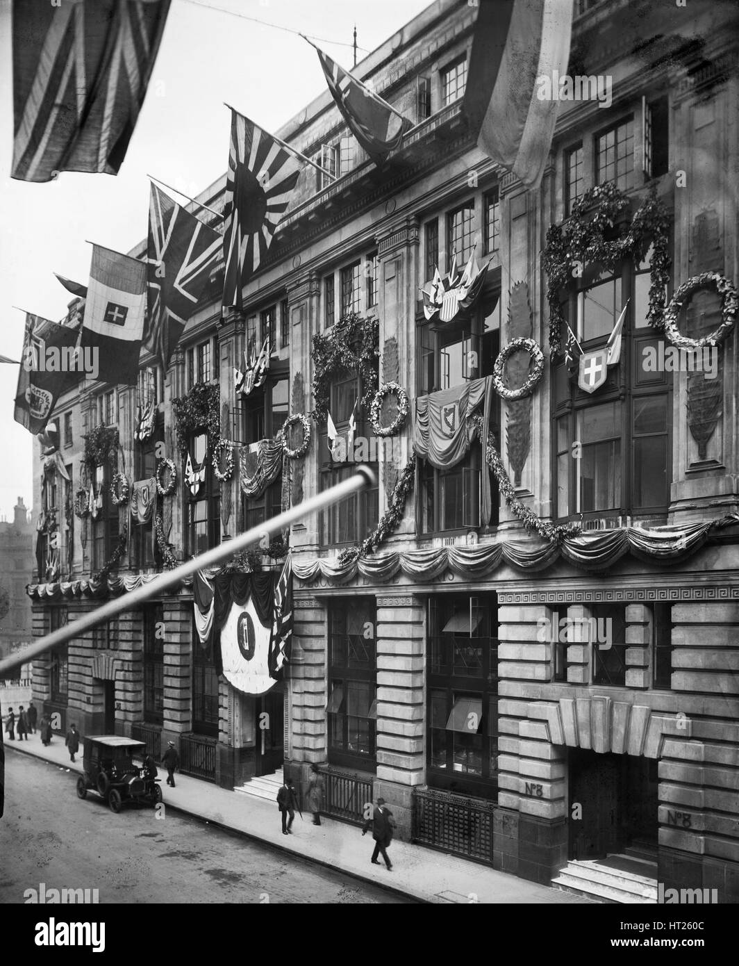Frieden-Dekorationen, City of London, Januar 1919.  Künstler: Adolf Augustus Boucher. Stockfoto