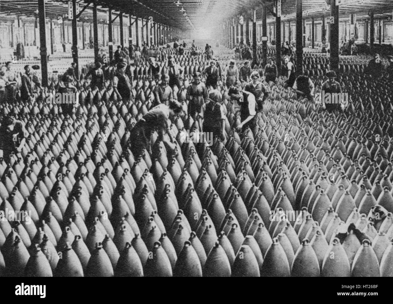 Eine Munitionsfabrik, Weltkrieg, 1917 (1938). Künstler: Horace Walter Nicholls. Stockfoto