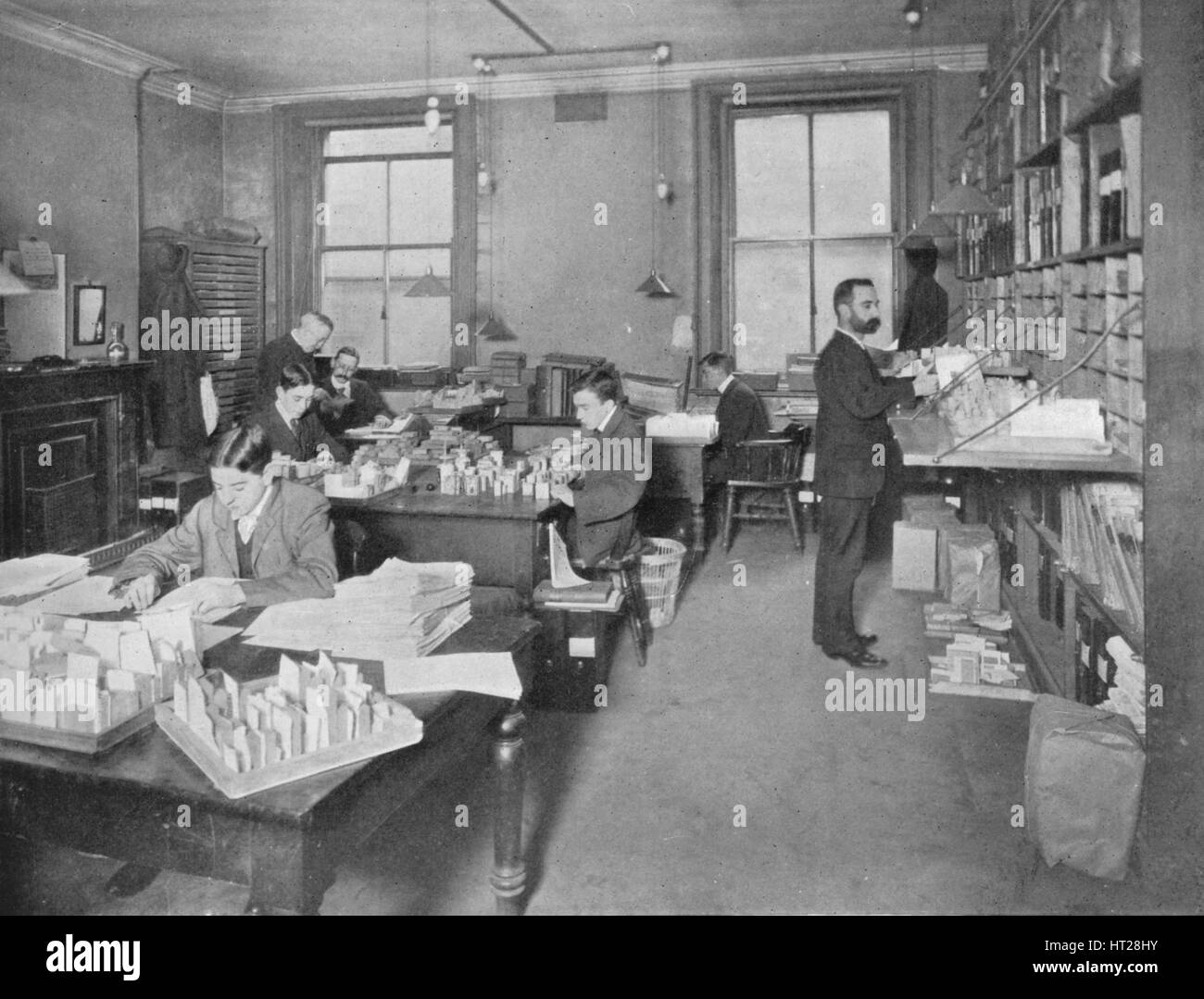 Vorbereitung von Publikationen für die Presse, Patentamt, London, c1903 (1903). Künstler: unbekannt. Stockfoto