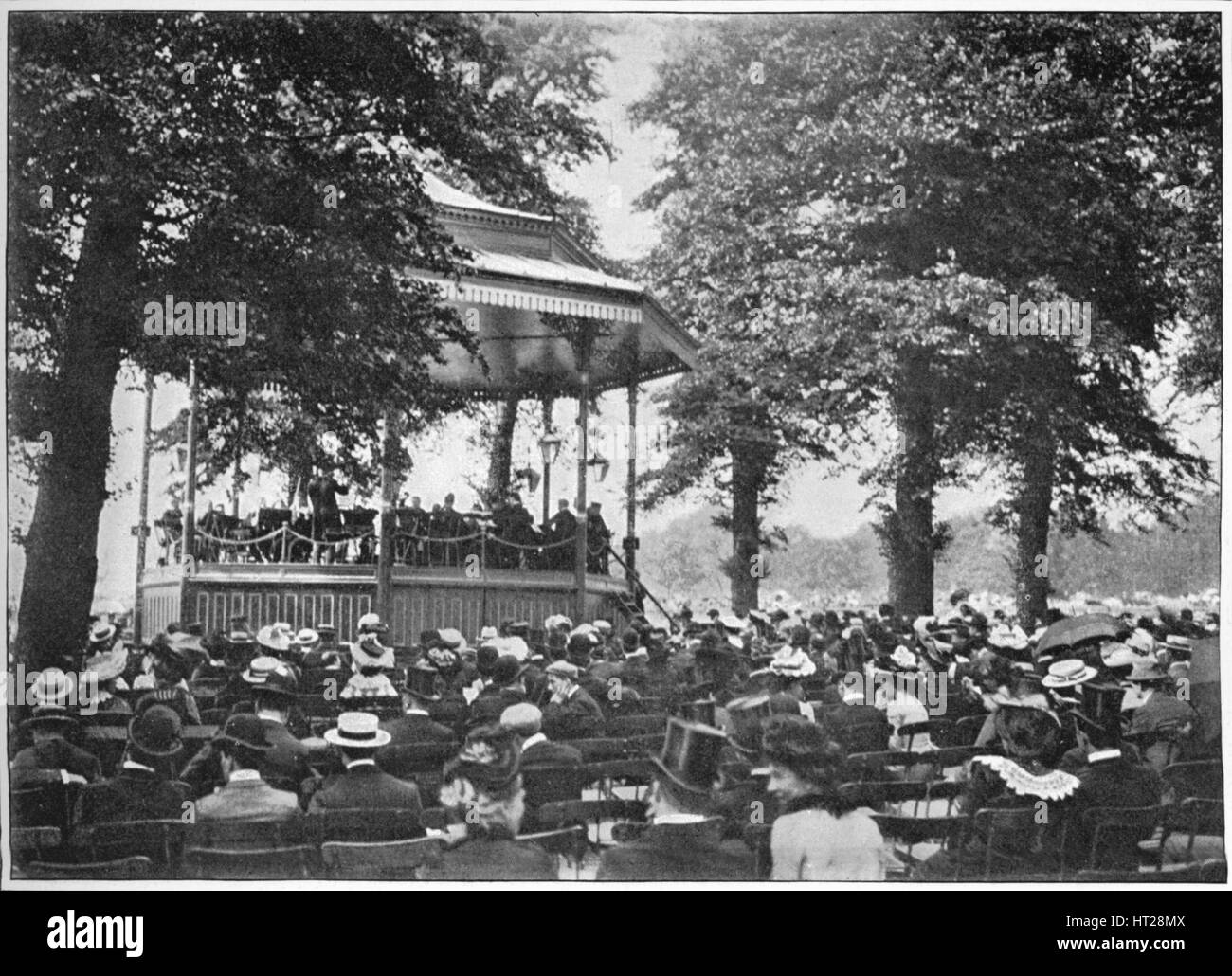Eine Band in Hyde Park, London, c1901 (1901). Künstler: unbekannt. Stockfoto