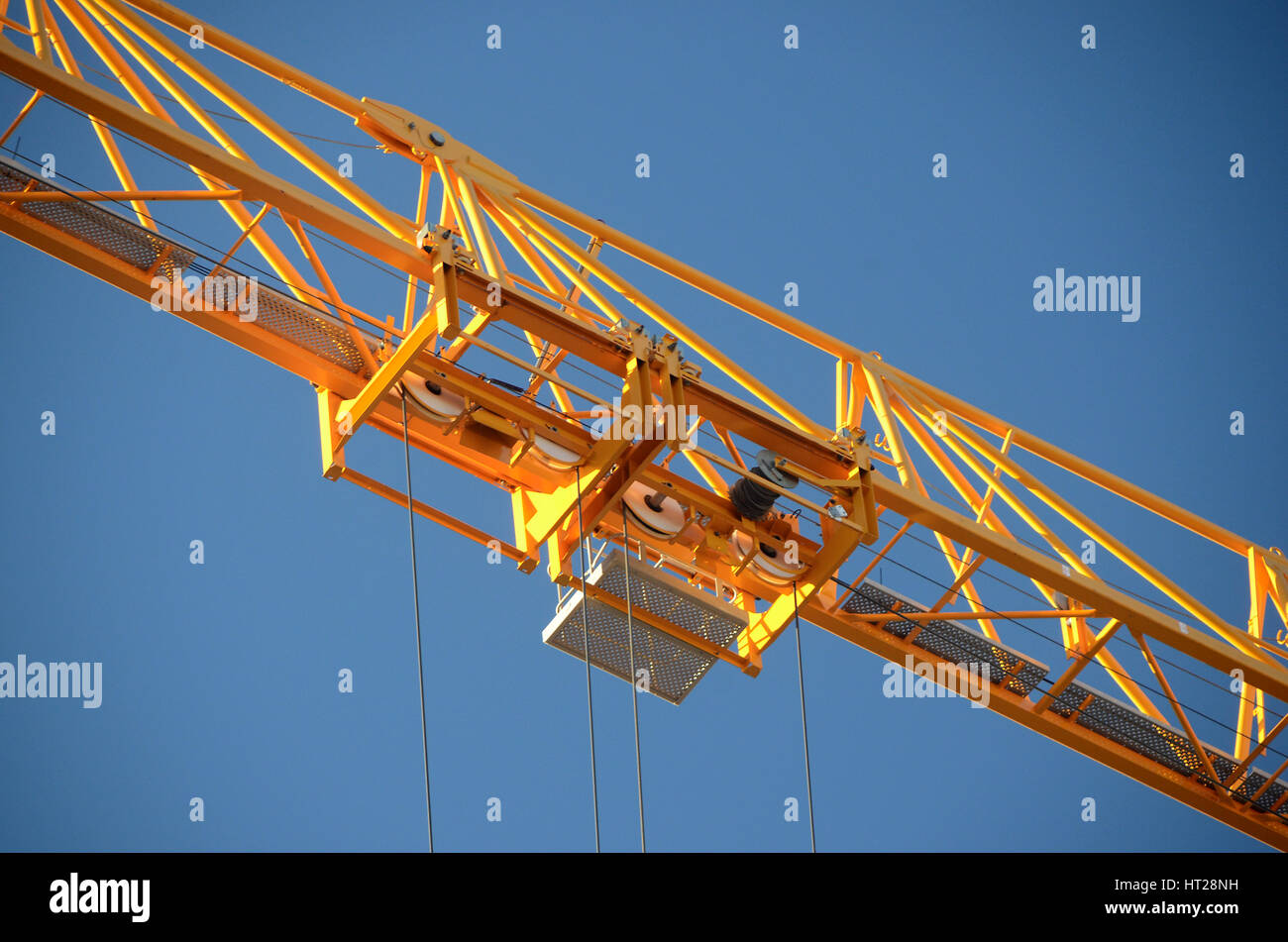 Detail von einem großen gelben Baukran. Stockfoto