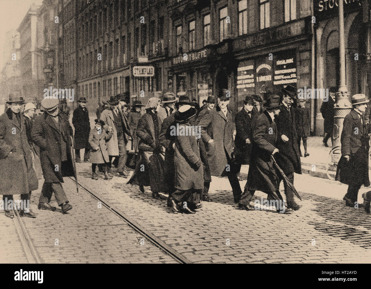 Lenin in Stockholm mit Ture Nerman und Carl Lindhagen am 13. April 1917, 1917. Künstler: Malmström, Axel (1872-1945) Stockfoto
