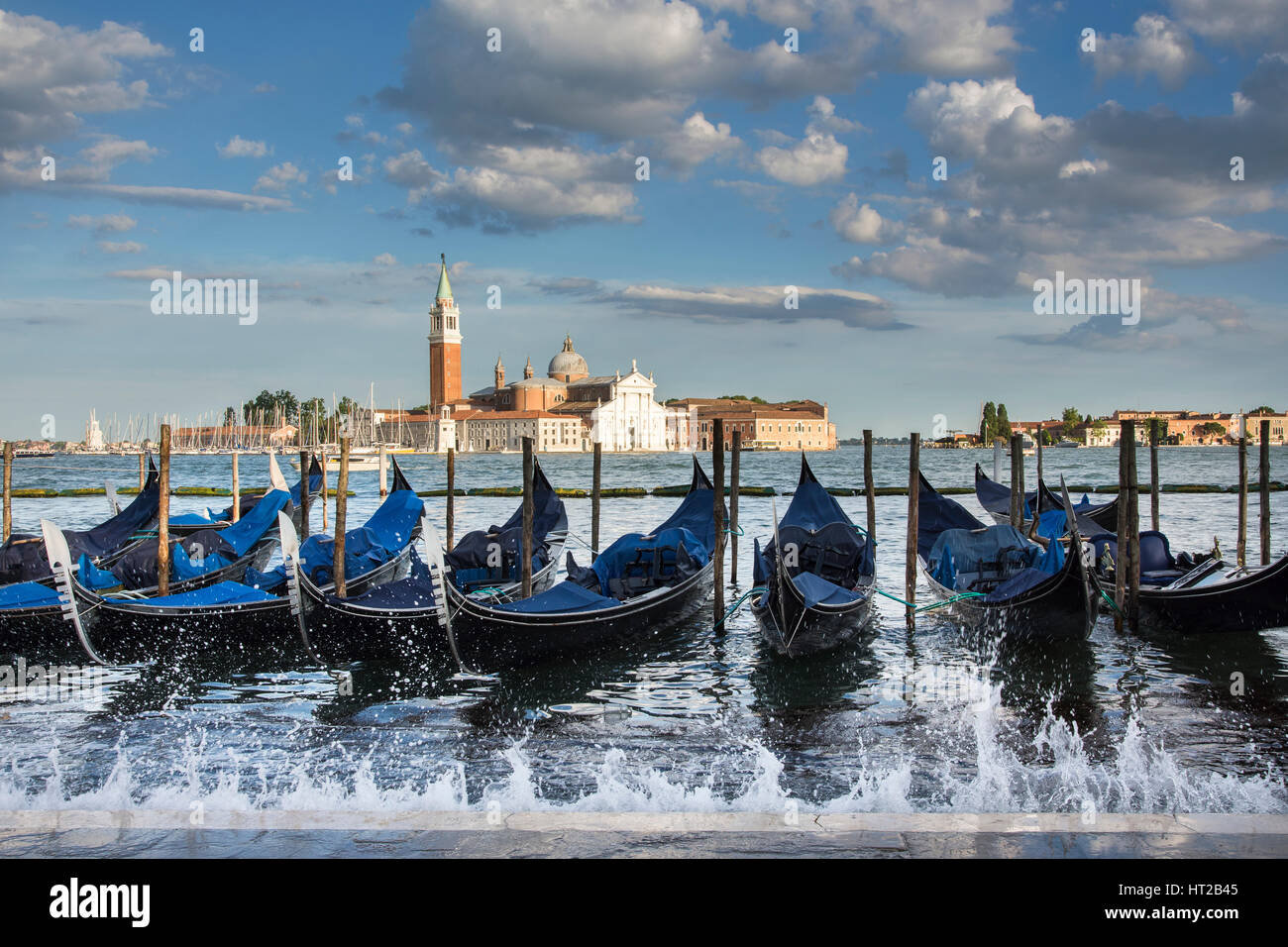 Saint George Island in der Lagune von Venedig mit Gondeln Stockfoto