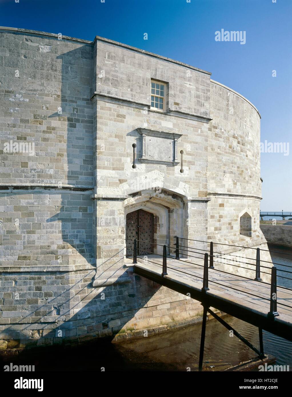 Torhaus der Calshot Burg, in der Nähe von Fawley, Hampshire, c2000s(?). Künstler: unbekannt. Stockfoto