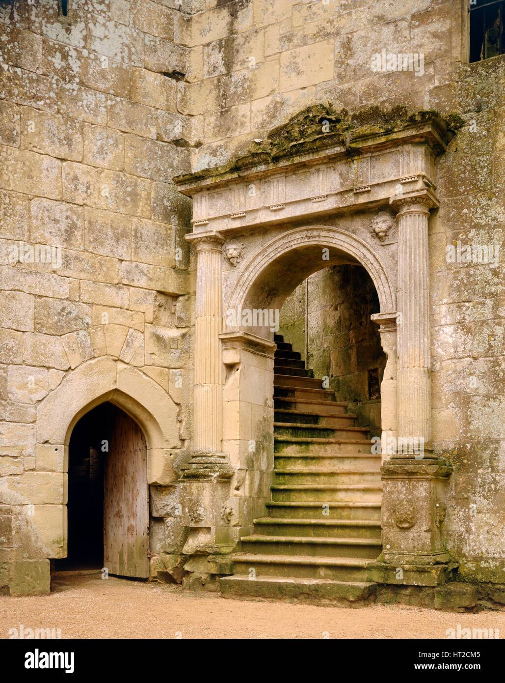 Große Treppe in die Halle, alte Wardour Castle, in der Nähe von Tisbury, Wiltshire, c2000s(?). Künstler: unbekannt. Stockfoto