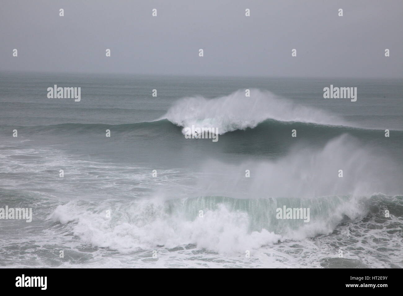 Johnny Leon surfing The Cribbar, Newquay, wie Sturm Doris die Nordküste Wimpern.  Mit: Johnny Leon wo: Newquay, Cornwall, Großbritannien wenn: 3. Februar 2017 Stockfoto