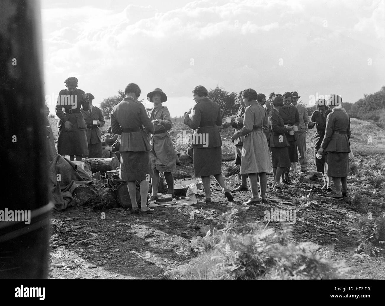 Frauen an einem erste-Hilfe-Nursing Yeomanry (FANY) Testversion oder Rallye, 1931.   Künstler: Bill Brunell. Stockfoto