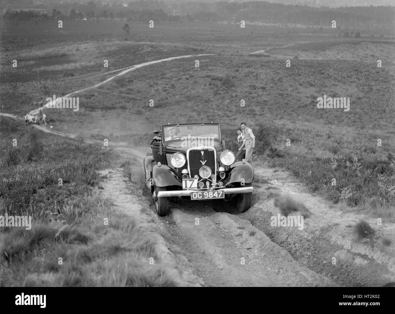 1934 Ford V8 öffnen 2-Sitzer-Teilnahme im Rahmen der NWLMC Lawrence Cup Prüfung 1937. Künstler: Bill Brunell. Stockfoto