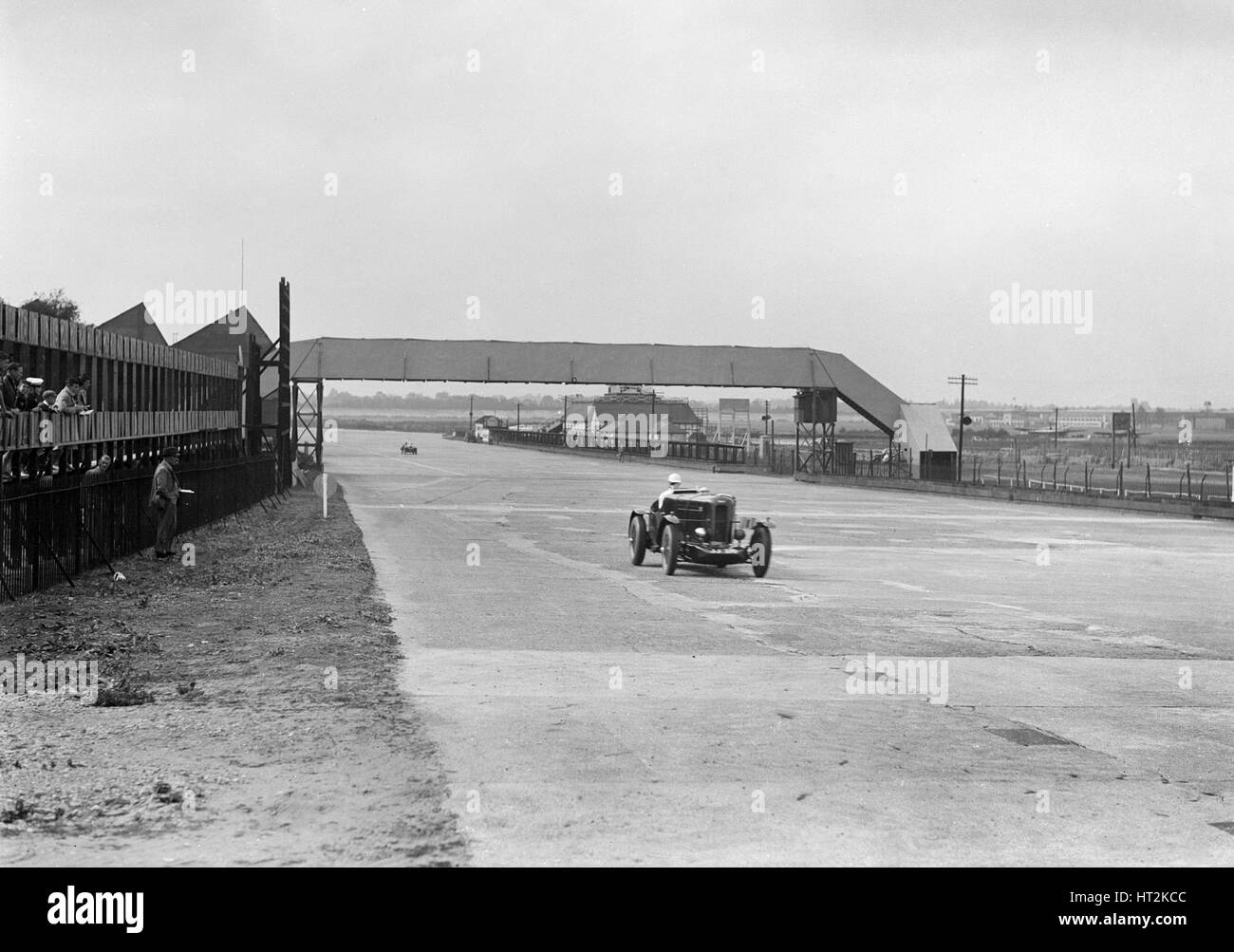 Talbot 95 Special von GA Wooding racing in Brooklands, 1938 oder 1939. Künstler: Bill Brunell. Stockfoto