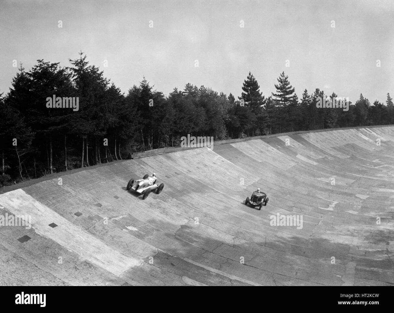 Oliver Bertram es Barnato-Hassan und GA Wooding Talbot 95 Special, Brooklands, 1938. Künstler: Bill Brunell. Stockfoto
