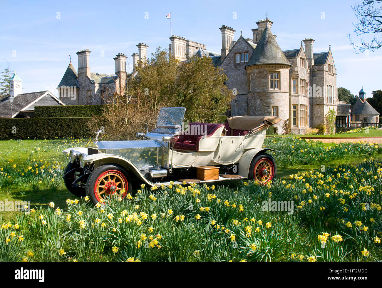 1909-Rolls-Royce vor Palace House, Beaulieu Künstler: unbekannt. Stockfoto