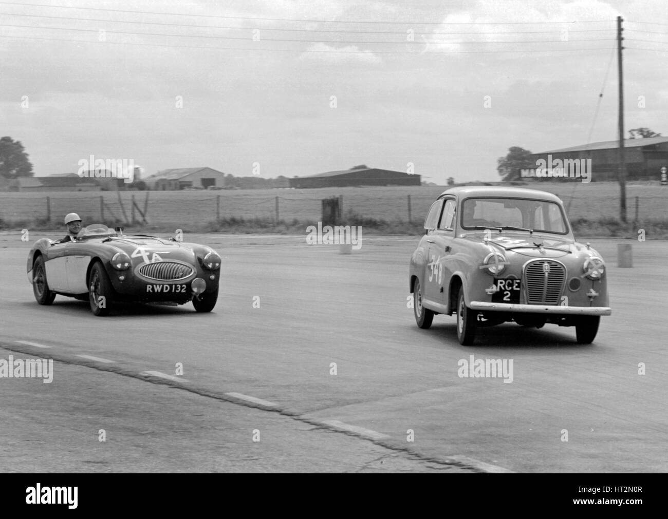 Austin A35 an 750 MC 6-Stunden-Staffellauf Silverstone 1957 Künstler: unbekannt. Stockfoto