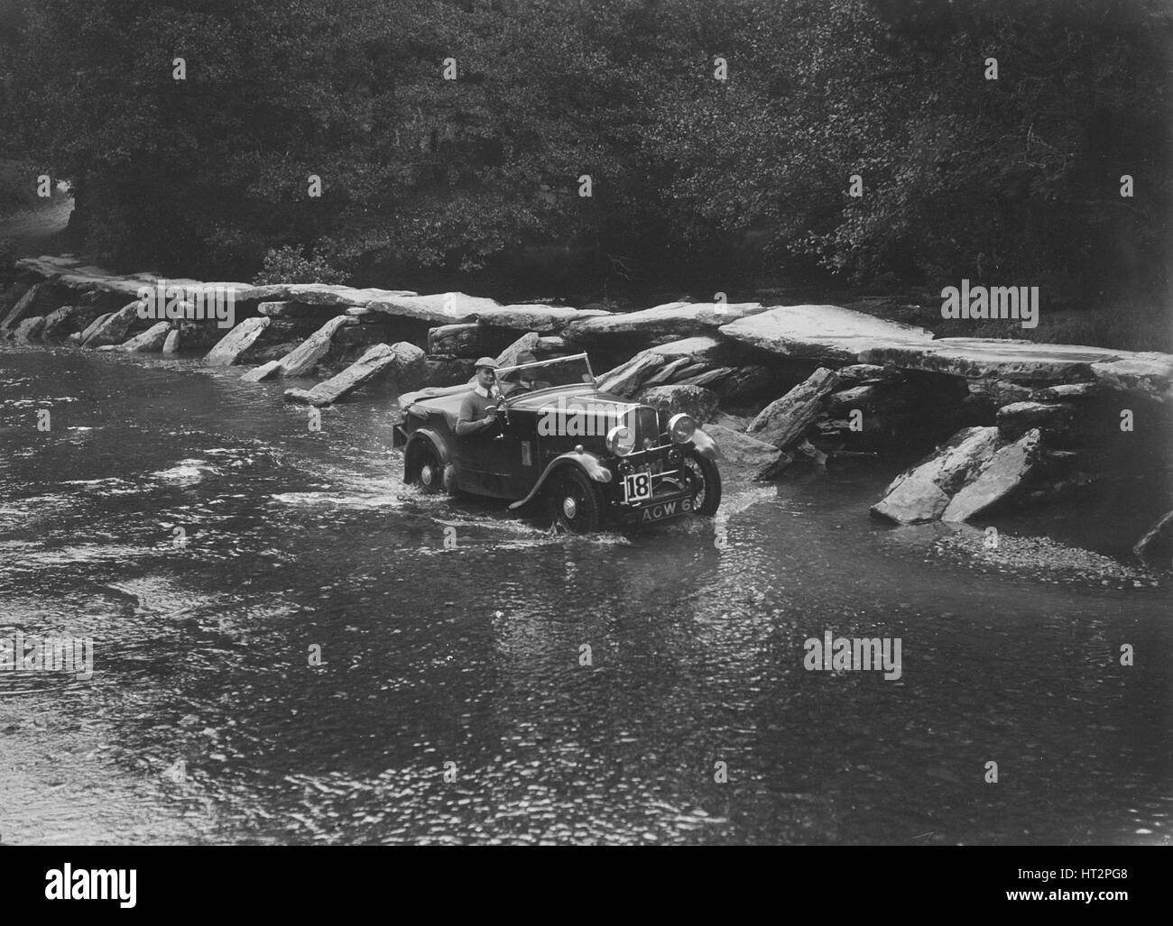 Triumph im Wettbewerb in der Mitte Surrey AC Barnstaple Trial, Tarr Steps, Exmoor, Somerset, 1934. Künstler: Bill Brunell. Stockfoto