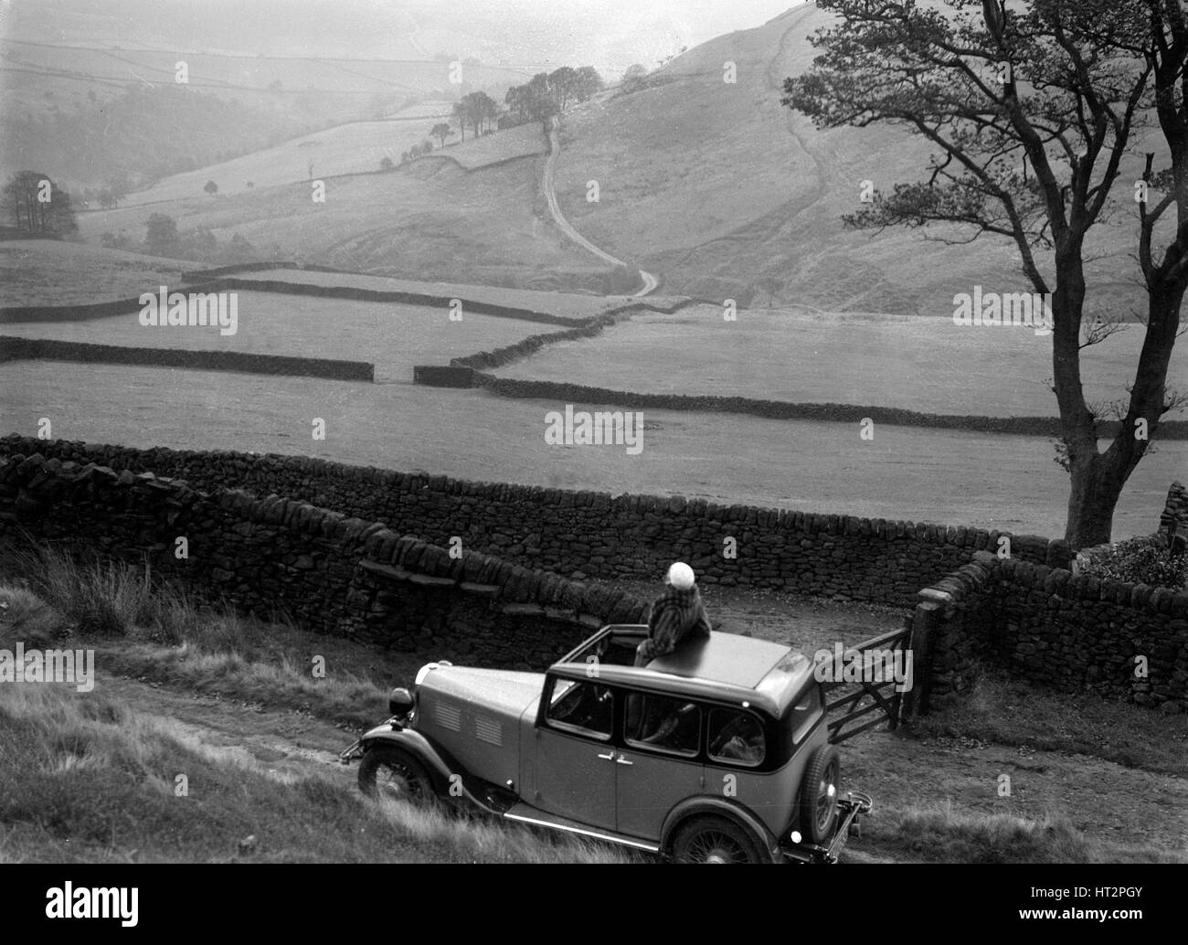 Kitty Brunell Fahrversuch einen Standard wenig zwölf Saloon, c1932. Künstler: Bill Brunell. Stockfoto