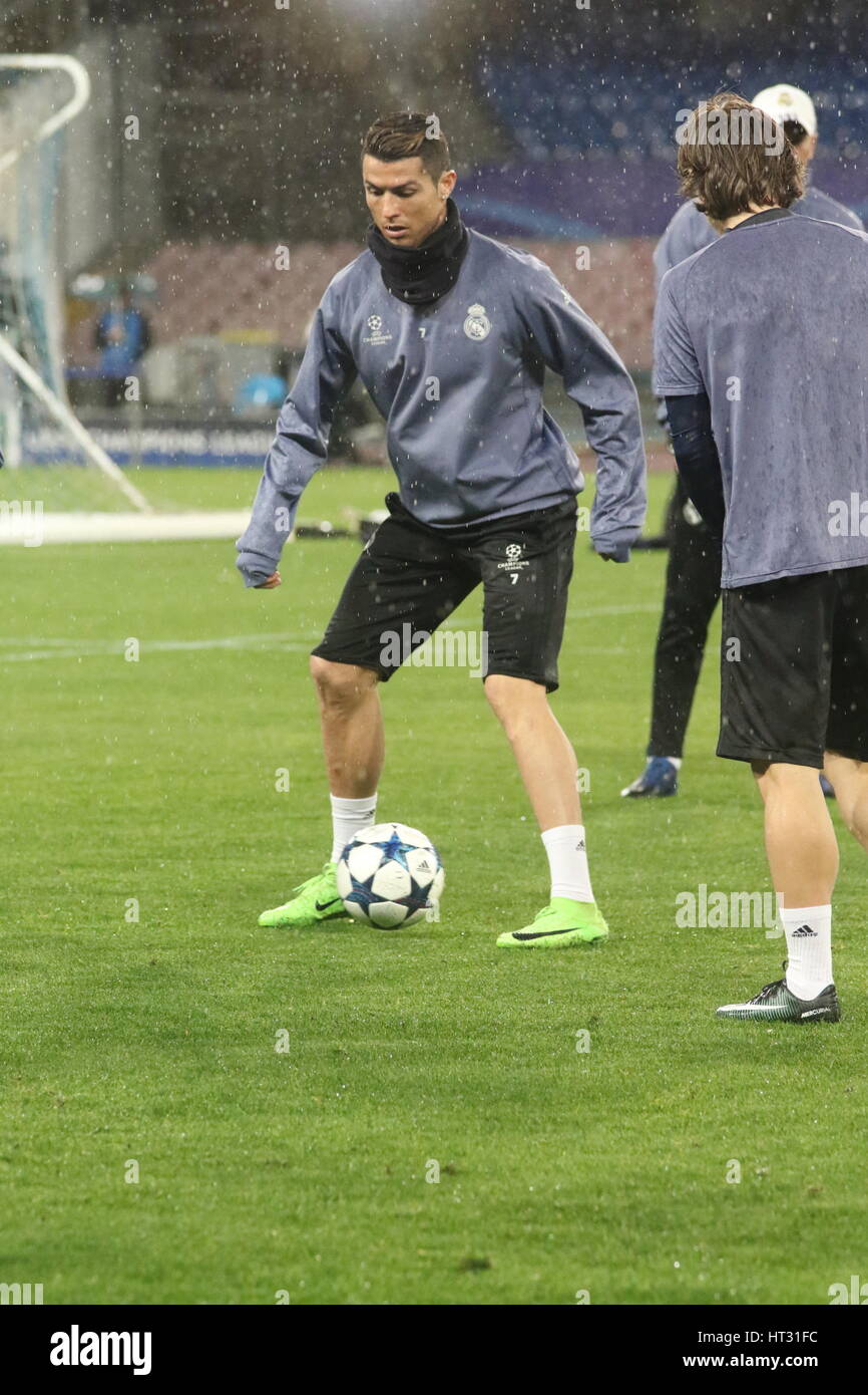 Neapel, Italien. 6. März 2017. Pressekonferenz vor dem Spiel Champions League SSC Neapel Vs. Real Madrid im Stadion San Paolo in Neapel. Cristiano Ronaldo (Real Madrid) Fotos während der Trainingseinheit im Stadion San Paolo in Neapel. Foto: Cronos/Esposito Salvatore Credit: Cronos Foto/Alamy Live-Nachrichten Stockfoto