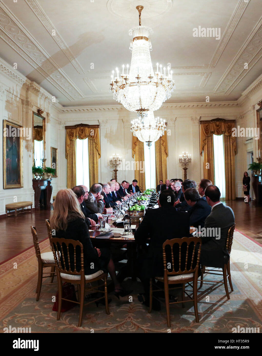 Washington, DC, USA. 7. März 2017. US-Präsident Donald Trump führt ein Treffen mit dem US Haus republikanische Vize-Peitsche-Team im East Room des weißen Hauses, Washington, DC, 7. März 2017. Bildnachweis: MediaPunch Inc/Alamy Live-Nachrichten Stockfoto