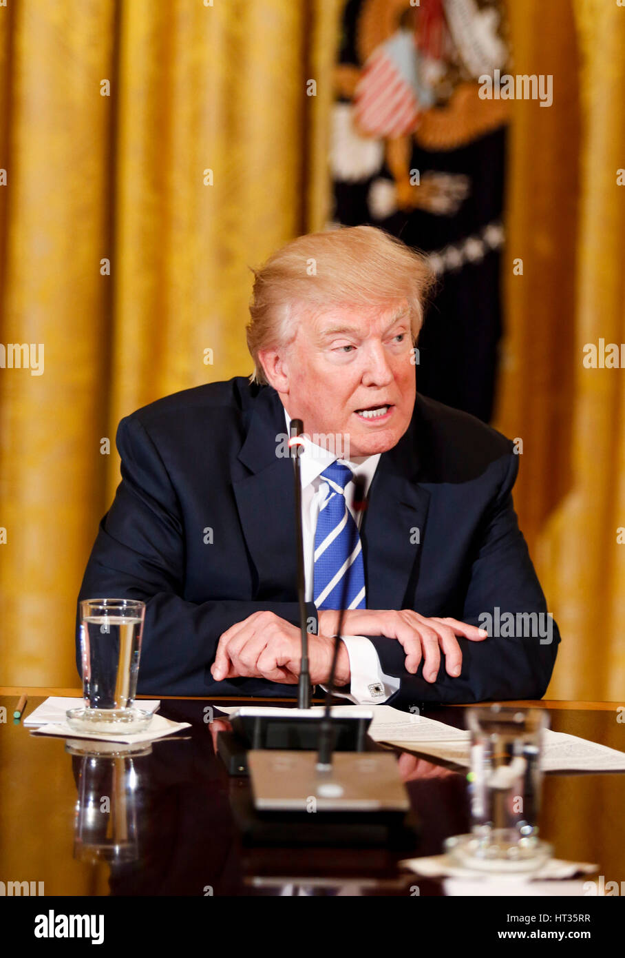 Washington, DC, USA. 7. März 2017. US-Präsident Donald Trump führt ein Treffen mit dem US Haus republikanische Vize-Peitsche-Team im East Room des weißen Hauses, Washington, DC, 7. März 2017. Bildnachweis: MediaPunch Inc/Alamy Live-Nachrichten Stockfoto