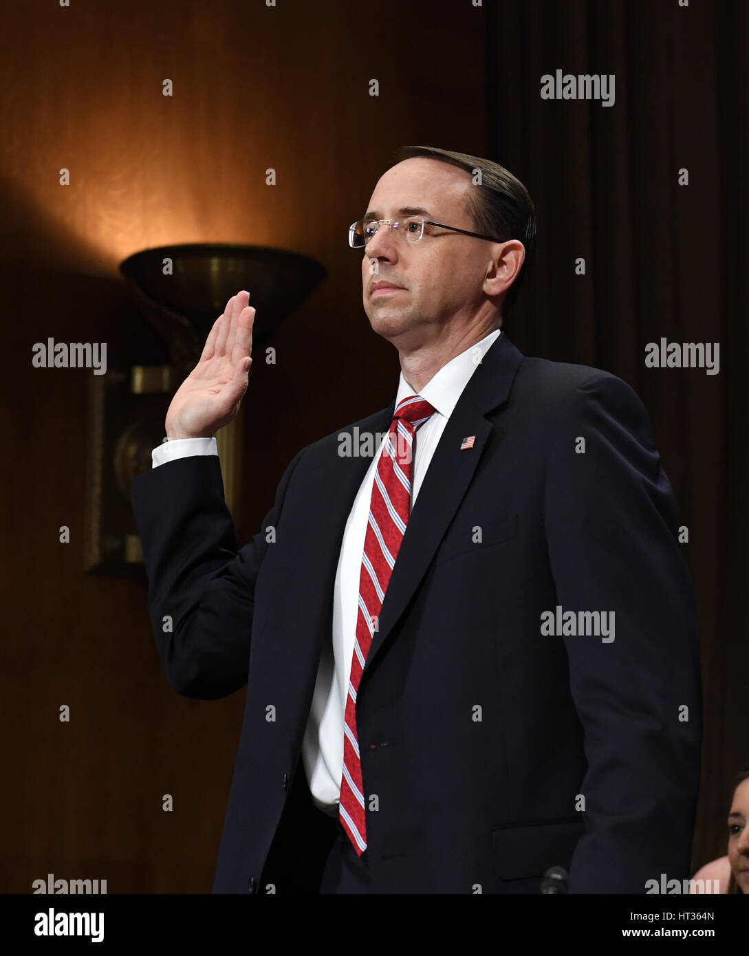 Washington, USA. 7. März 2017. Rod Rosenstein bezeugt vor dem Justizausschuss des US-Senats auf eine Anhörung betrachten ihn als stellvertretender Attorney General am Capitol Hill in Washington, DC, USA, am 7. März 2017. Bildnachweis: Bao Dandan/Xinhua/Alamy Live-Nachrichten Stockfoto