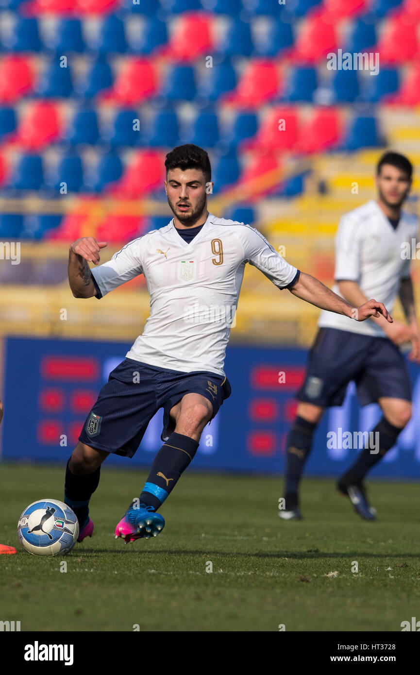 Bologna, Italien. 22. Februar 2017. Patrick Cutrone (ITA) Fußball: U-19 internationale Freundschaftsspiele match zwischen Italien 3: 3 Frankreich im Stadio Renato Dall'Ara in Bologna, Italien. Bildnachweis: Maurizio Borsari/AFLO/Alamy Live-Nachrichten Stockfoto