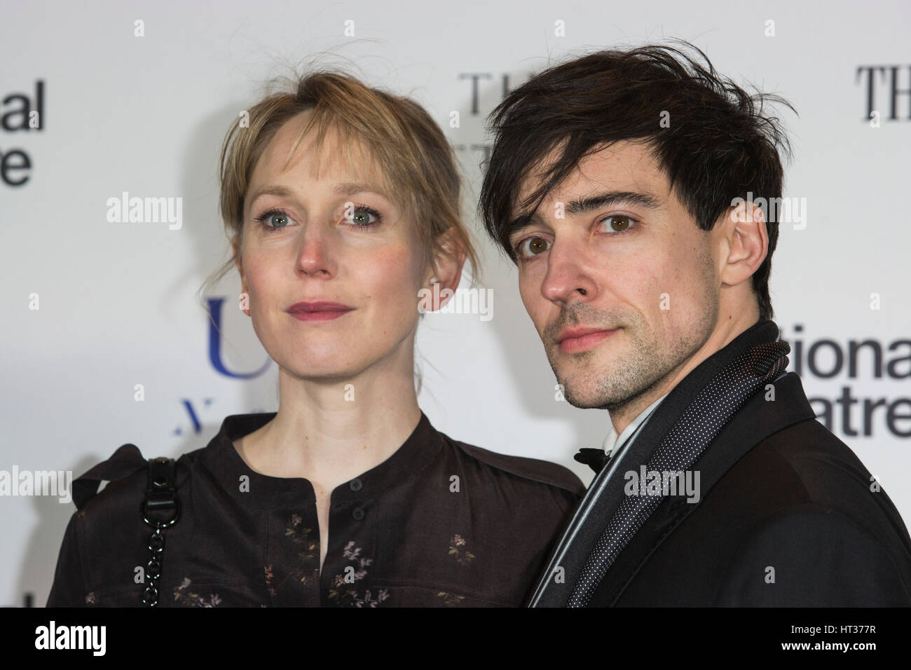 London, UK. 7. März 2017. Hattie Morahan und Blake Ritson. Roten Teppich Ankünfte für Up nächste Gala am National Theatre. Als nächstes steht eine alle zwei Jahre stattfindende Fundraising Gala zur Unterstützung der NT lernen. Bildnachweis: Bettina Strenske/Alamy Live-Nachrichten Stockfoto